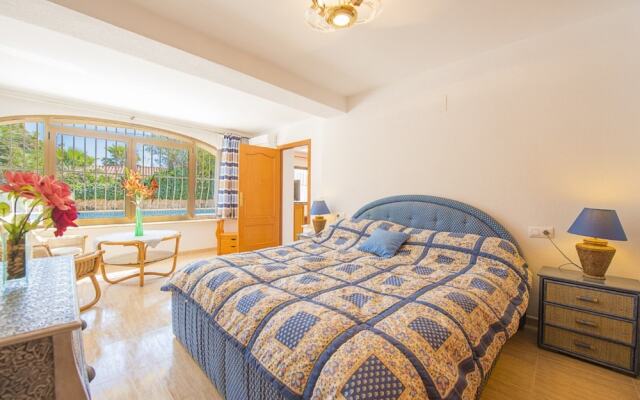 Villa - 6 Bedrooms with Pool and WiFi - 105023