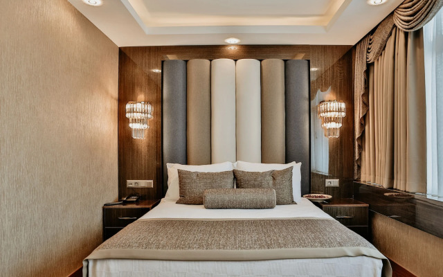 Grand Lark Otel