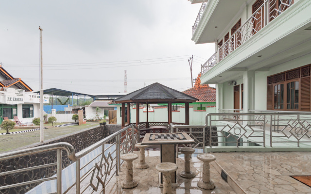 RedDoorz near Tugu Kuda Kosong Cianjur