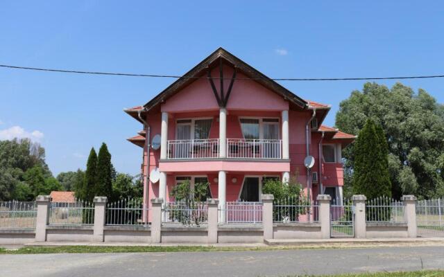 Liget Apartmanház