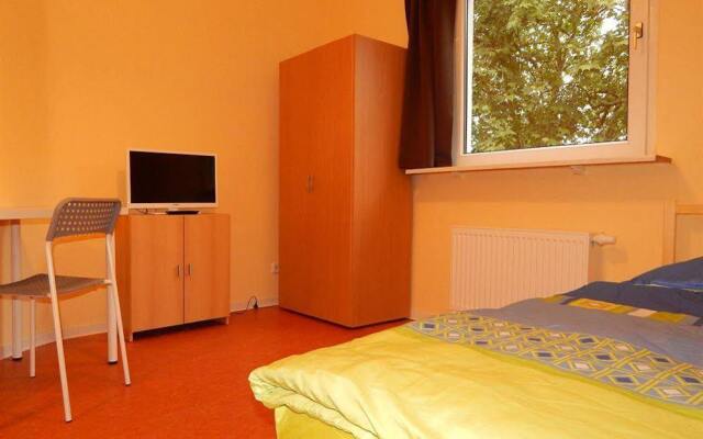Home at Friends' - City - Zu Hause bei Freunden