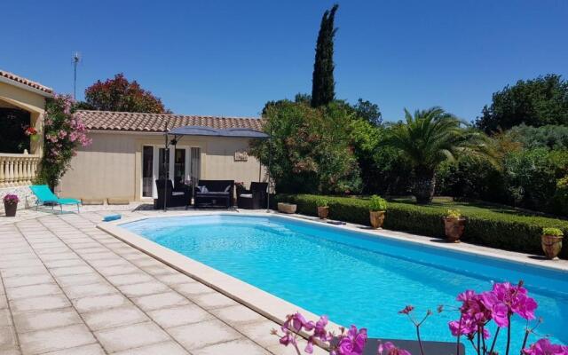 CHAMBRE D HOTES à 4 KMS D UZES " Chez Nadou "