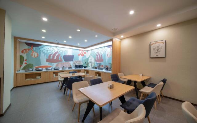 Hanting Hotel Wuhan Qushuilou Metro Station