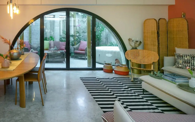 Jacuzzi & Secret Garden in David's Village by FeelHome