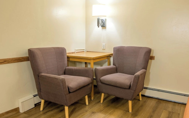 Glenwood Springs Cedar Lodge