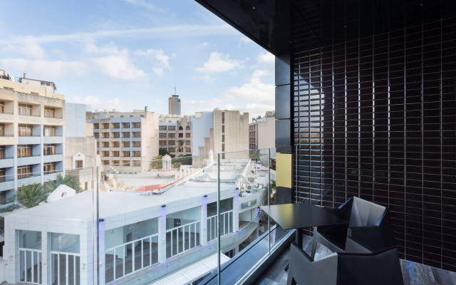 H Hotel