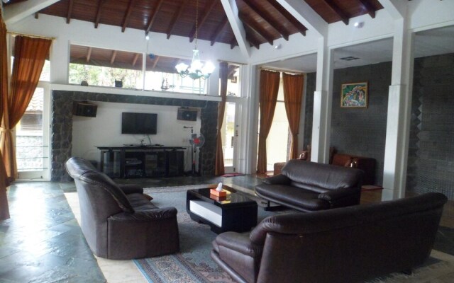 Villa Bukit Danau