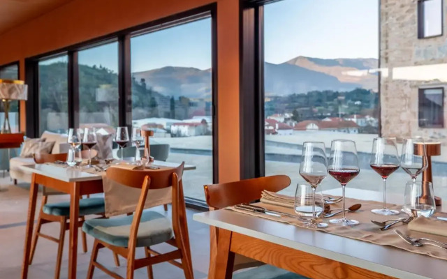 Cherry Sculpture Hotel