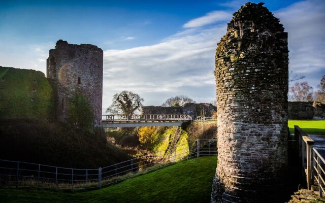 17th Century Cartshed Nestled In Welsh Countryside