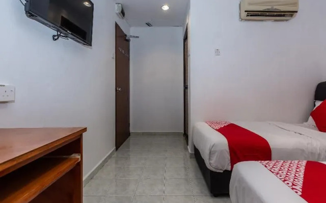 OYO 1132 Azimaju Guesthouse