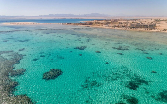B@103 Luxury Villa with a Heated swimming pool in Soma Bay.