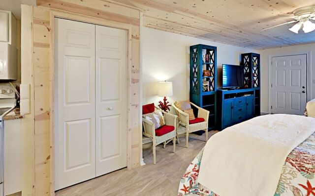 135 Sea Breeze - Coastal Chic Cutie 1 Bedroom 1 Bathroom Condo