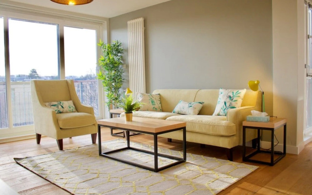 2 Bedroom Apartment With Free Parking
