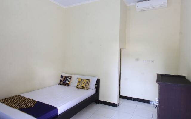 OYO Life 93155 Wisma Sarah