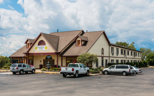 Econo Lodge & Suites