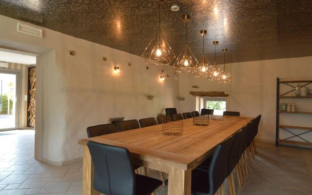 Gorgeous Holiday Home in Waimes With In-house Theatre & Pool