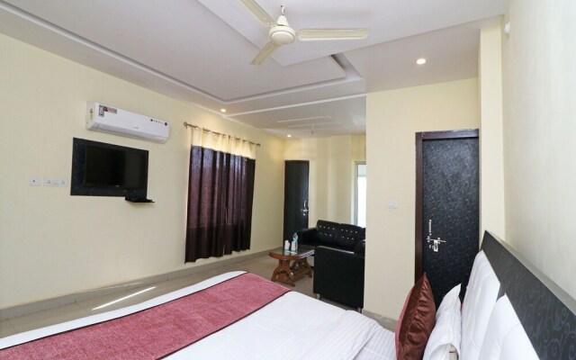 OYO 11572 Hotel Radha Regent