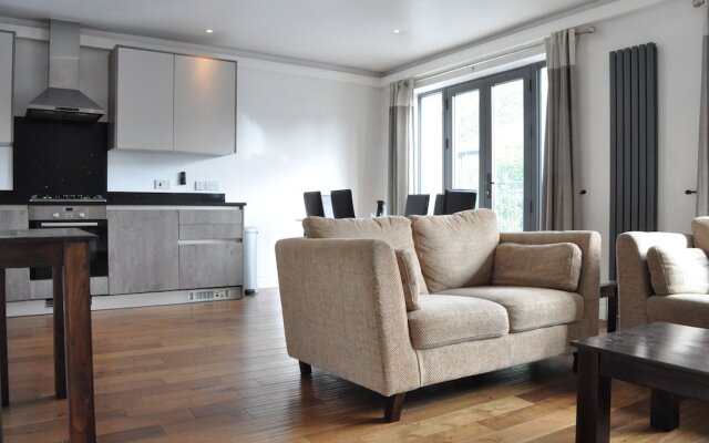 Spacious Contemporary 2 Bedroom Flat Near Camberwell
