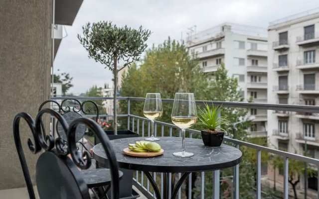De Minimis - a Chic 3BR Downtown Apartment