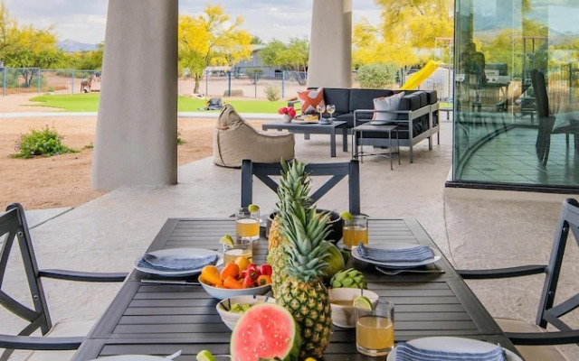 Fallbrook by Avantstay | Luxury Home on 40acres W/Pool, Putting Green & Rooftop