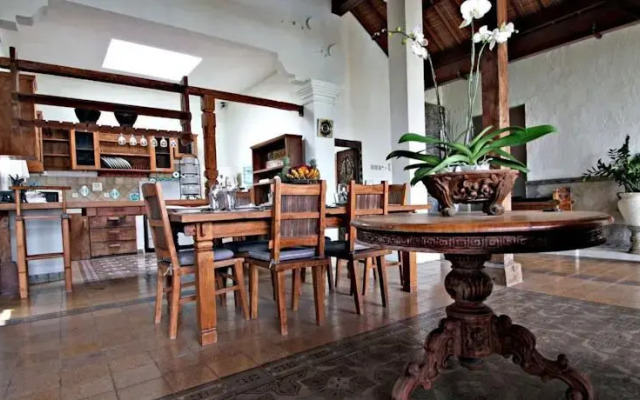 Villa Baja