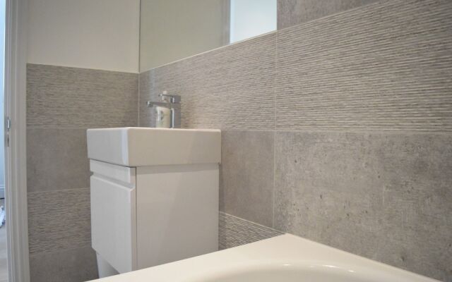 Bright 2 Bedroom With Balcony in Wandsworth