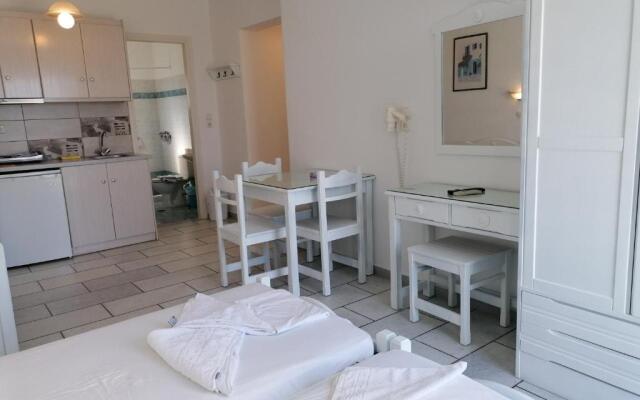 Flora Apartments & Studios