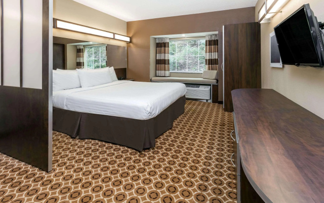 Sleep Inn & Suites Steubenville at the University