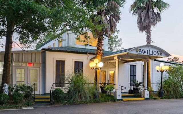 Historic Michabelle Inn