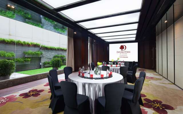DoubleTree by Hilton Guangzhou-Free Shuttle Bus to Canton Fair Complex & Overseas Buyer Registration Services during Canton Fair Period