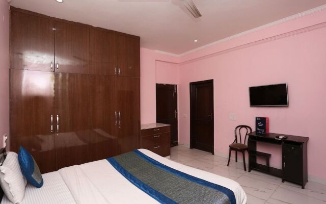 OYO 7526 Rising Star Sec 45