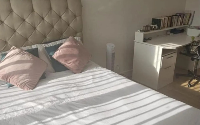 Stylish London Apartment Close to O2 and Riverside