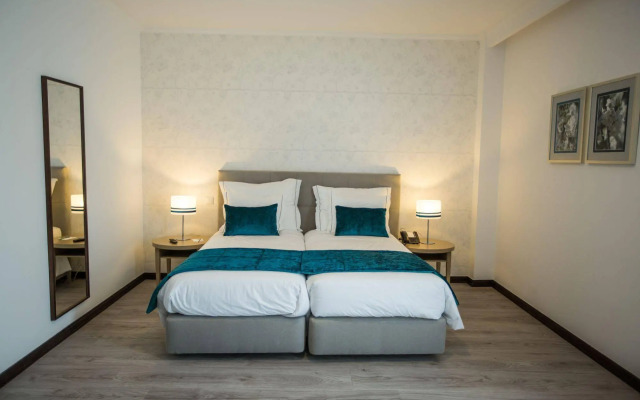 Santa Cruz Village Hotel