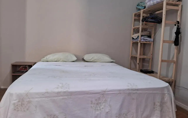 Pequeno e aconchegante Studio, bem localizado