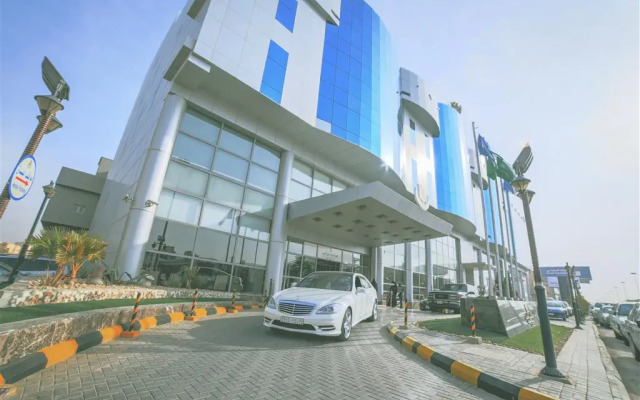Golden Tulip Suites Breida Al Q