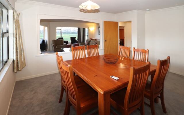 Luxury Country Views in Riverlea