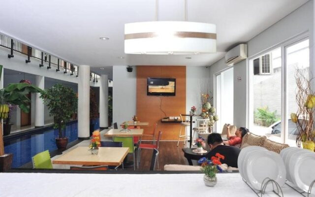 Cilandak Mansion by Airy Rooms