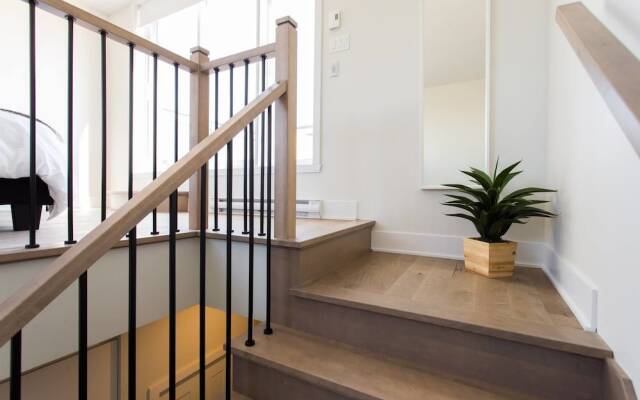 Spectacular and Modern Little Italy Penthouse