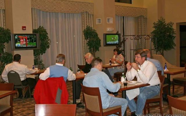 Hampton Inn & Suites Augusta West
