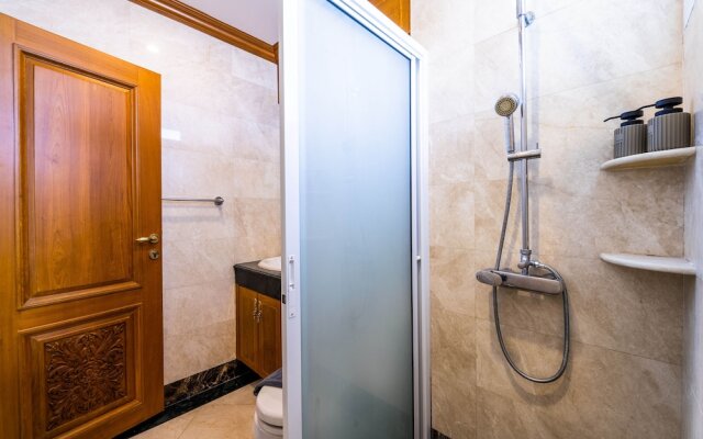 Luxury 6 Bed Mansion - CAS