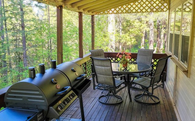 Private Cabin, 5-min Drive to Hot Springs & Golf!