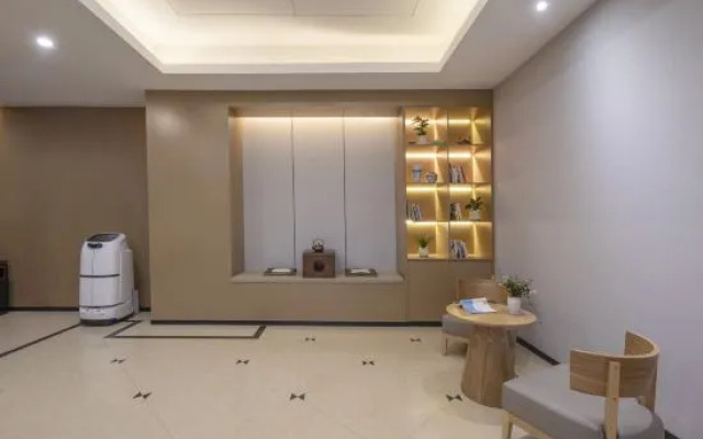 HuaJiYaShe Hotel (Huzhou Zhili Children's Clothing City)