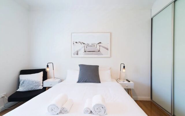 Sleek Contemporary Bondi Beachside Apartment