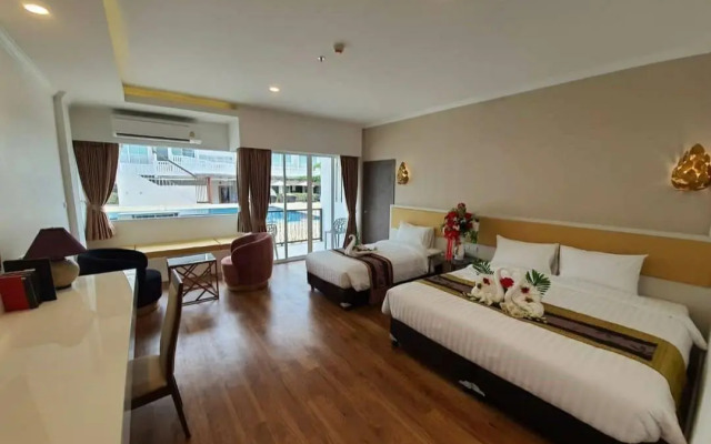 Swan Lake Hotel Sattahip