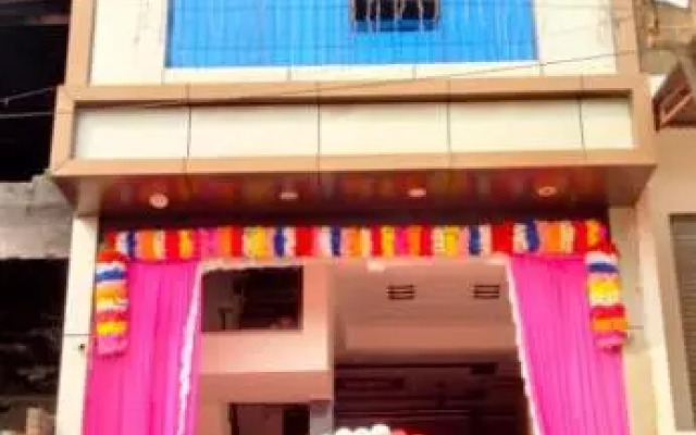 Fabhotel Chahat Palace