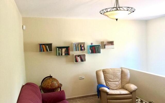 CALIFORNIA HOUSE IN CANYELLES by hlclub HUTB-15940