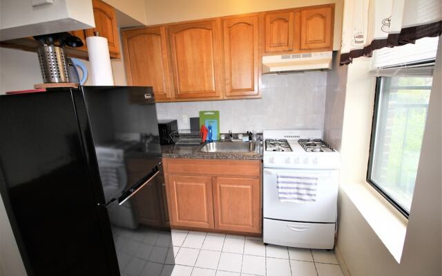 Modern Apartment minutes to NYC