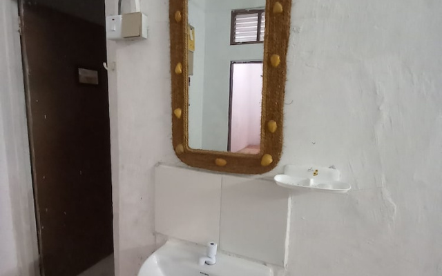 Mamdali Guest house