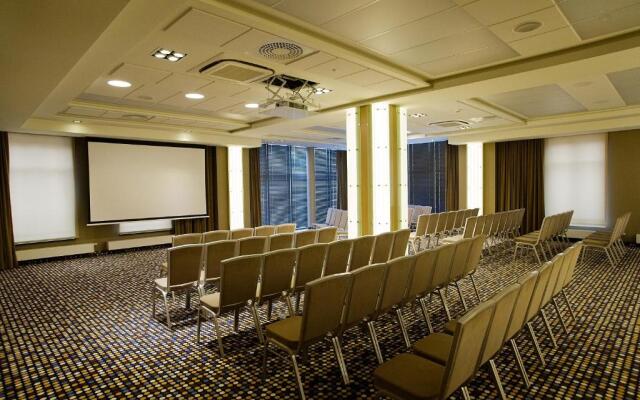 Velvet Hotel & Restaurant