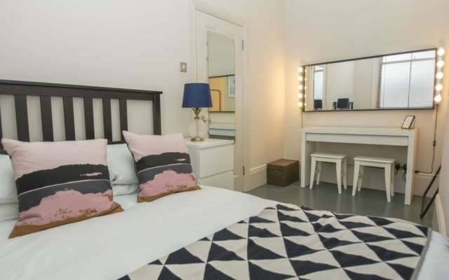 Brighton Lanes Townhouse Central by Brighton Holiday Lets